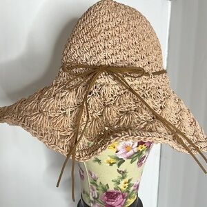 STRAW HAT WOMANS
